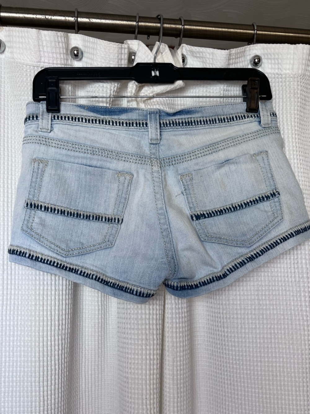 Mudd Light Wash Denim Women's Shorts with Dark Stitch Trim